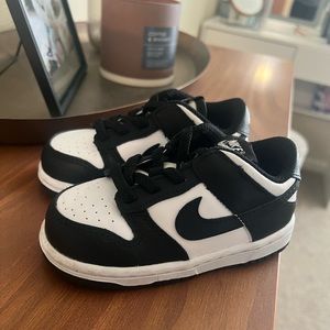 Nike panda dunks size 7c